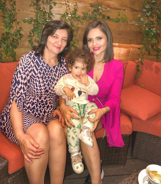 Cristina Șișcanu a împlinit 34 de ani. Cum s-a îmbrăcat fina ei, Gabriela Cristea, la petrecerea dată cu ocazia zilei de naștere