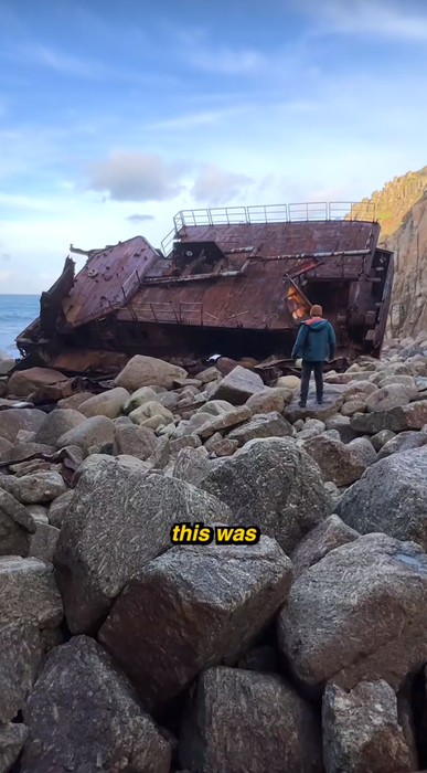 A văzut un obiect bizar pe Google Earth, apoi a mers să-l vadă în realitate. Sursă foto: Captură TikTok