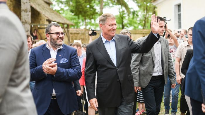 Michael Schmidt (stânga), alături de Klaus Iohannis