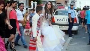 Să vezi și să nu crezi! Ce nuntă de „poveste” au făcut doi constănțeni, pe mijlocul străzii