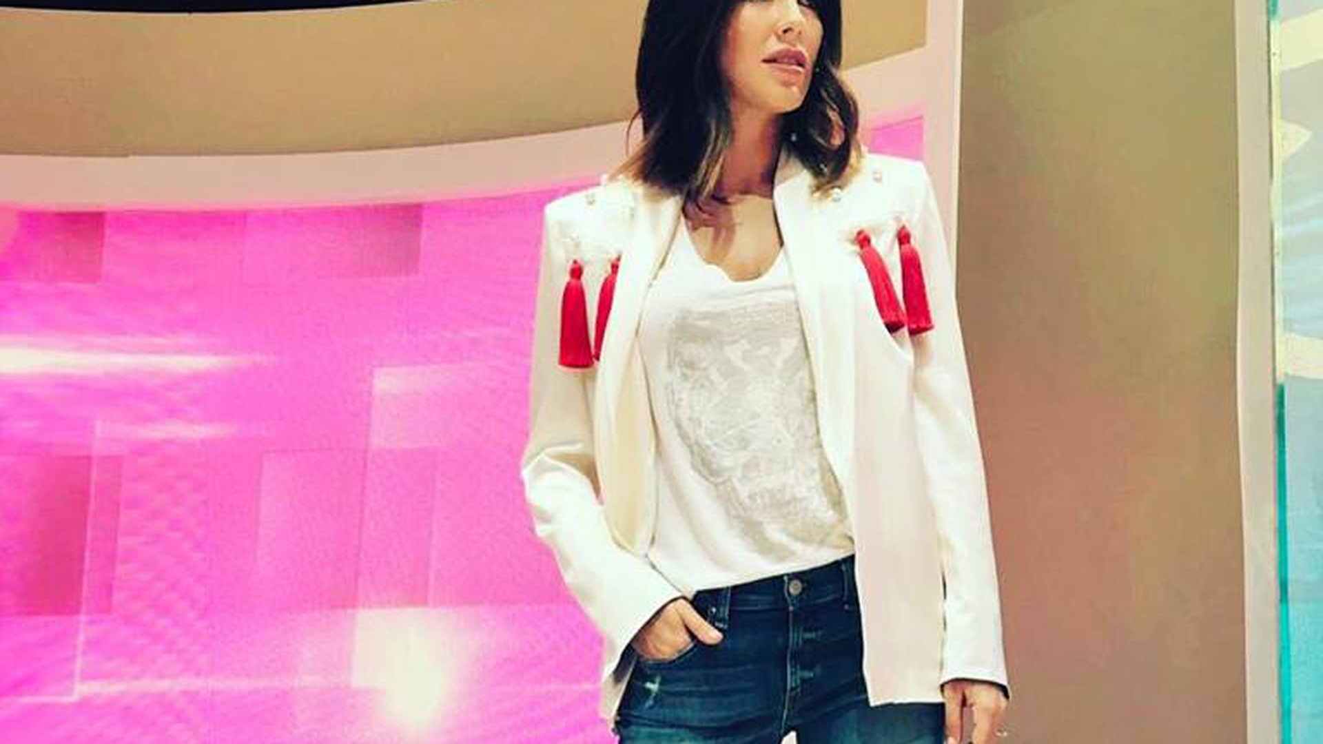 ILINCA VANDICI şi-a arătat burtica de gravidă la TV! Vedeta este într-o formă fizică de invidiat
