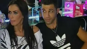 Politia a venit de urgenta la Oana Zavoranu acasa! Fostul ei iubit a vrut sa se SINUCIDA! I-a spart usa si...