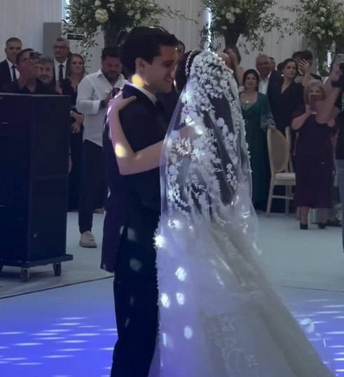 Ianis Hagi și Elena Tănase, la dansul mirilor / sursă foto: Captură video