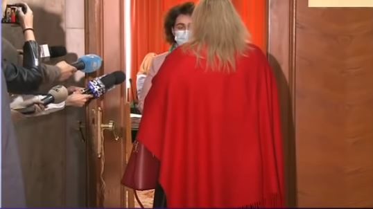 Șoșoacă a băgat spaima în membrii Comisiei Juridice! S-au încuiat cu cheia în sală VIDEO