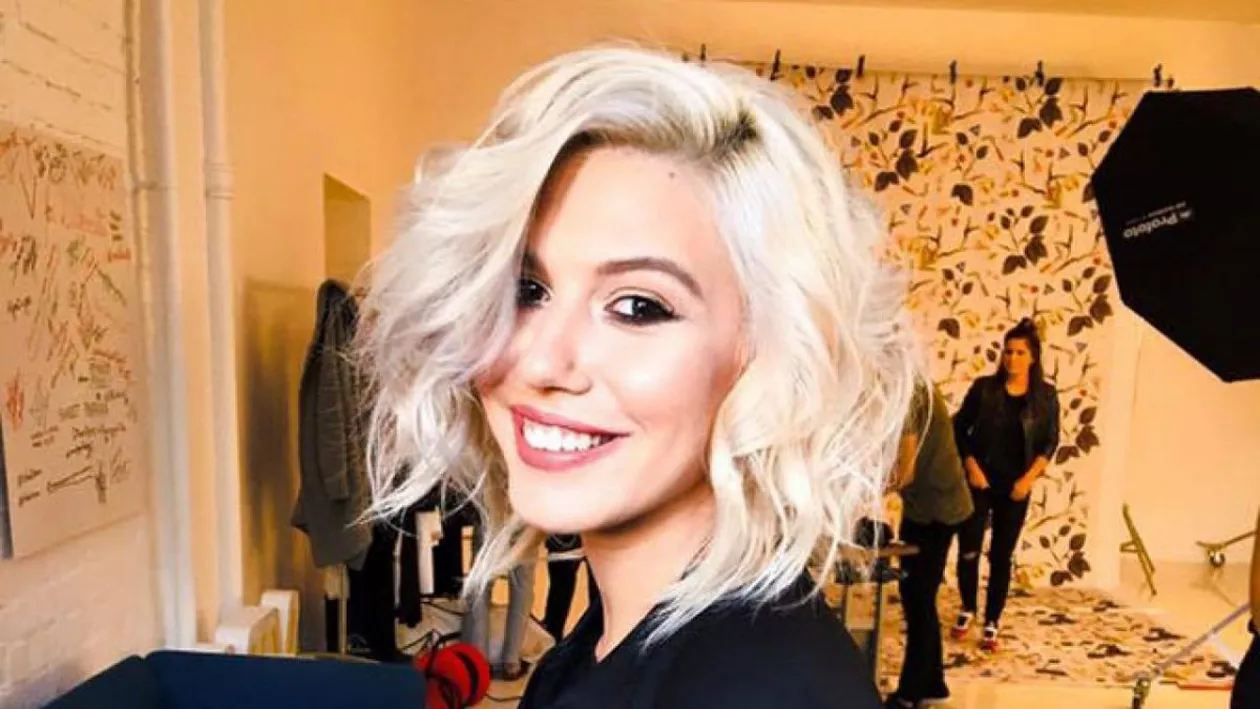 Apariție incendiară a lui Sore! Cântăreața s-a pozat aproape dezbrăcată, în zăpadă. FOTO