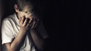 Mamă din Iași, acuzată că și-a maltratat cei patru copii chiar de Paște! A spus apoi că pleacă în străinătate cu amantul