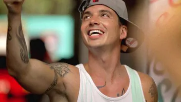 J Balvin, interpretul hit-ului Tranquila, topit dupa o bomba sexy de la noi. A sarutat-o si i-a zis ca vrea o noapte cu ea!