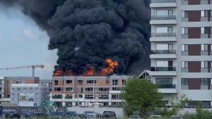 Incendiu puternic în Pipera! Un șantier a luat foc | FOTO + VIDEO