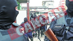 Militanti anti-NATO, retinuti de politie