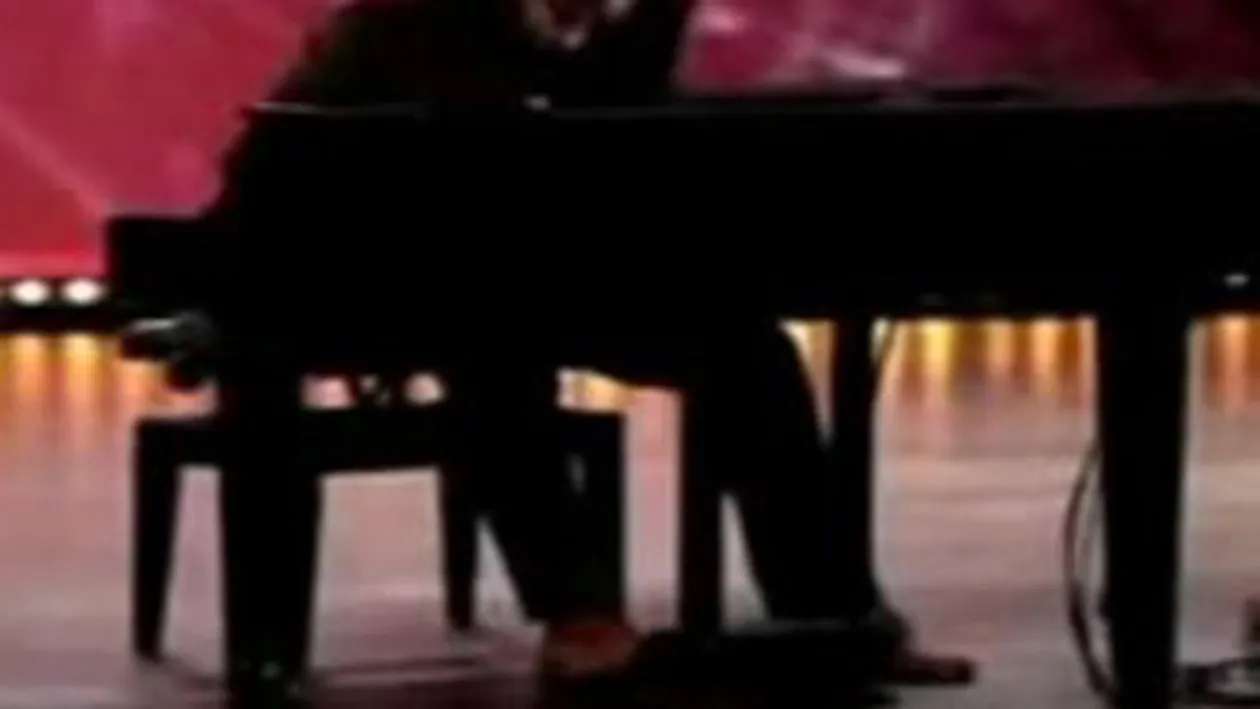 VIDEO Avem cu ce ne mandri! Un roman a ridicat publicul in picioare la  Norvegienii au talent 2011