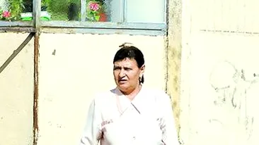 Dintr-un palat de milioane, angajata de proba la o fabrica de confectii! Mama lui Moni, magazionera in Bacau