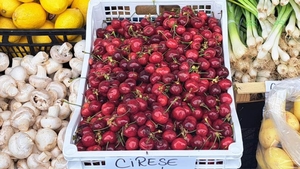 Nu este o eroare! Câți lei costă 1 kilogram de cireșe românești într-un magazin din cartierul Militari din București