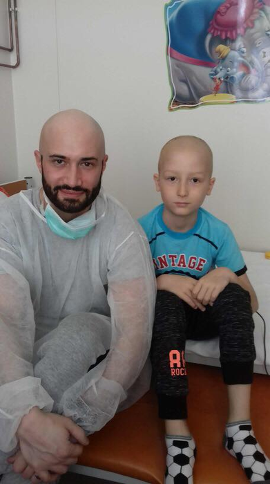 Codin Maticiuc și Mihai Bendeac au vizitat copiii bolnavi de cancer dintr-un spital: „De la doi păcătoși, acum, în Săptămâna Mare transmitem sănătate”