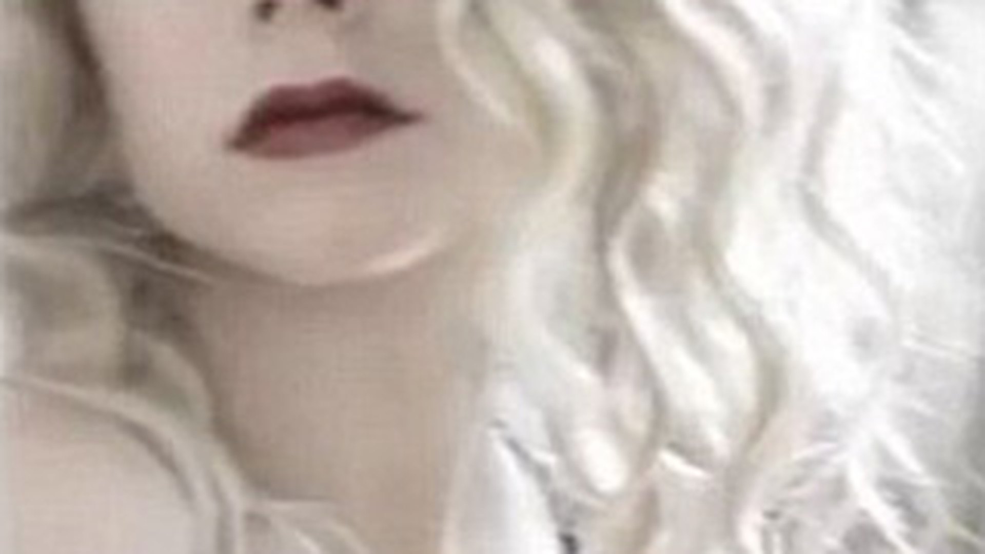VIDEO Uite ce vampa e Avril Lavigne in noul ei clip! Cantareata si-a schimbat look-ul de adolescenta rebela!
