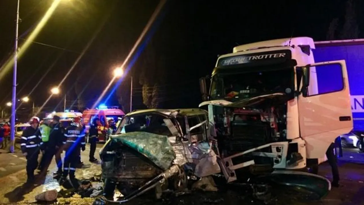 Accident mortal pe DN1! Un TIR a lovit un microbuz