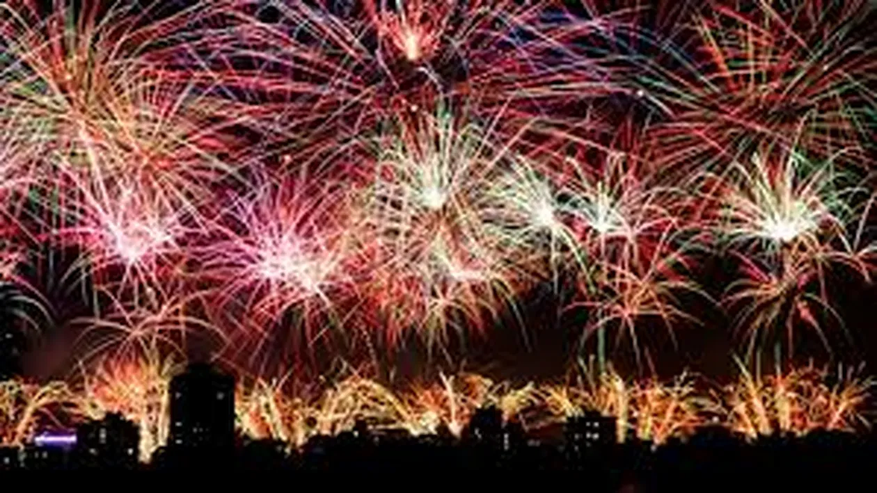 Imagini socante! Parul unui chitarist a luat foc in timpul unui concert. Vezi ce s-a intamplat dupa ce a fugit de pe scena