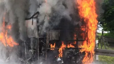 Un autocar in care erau 28 de copii a luat foc in estul Croatiei