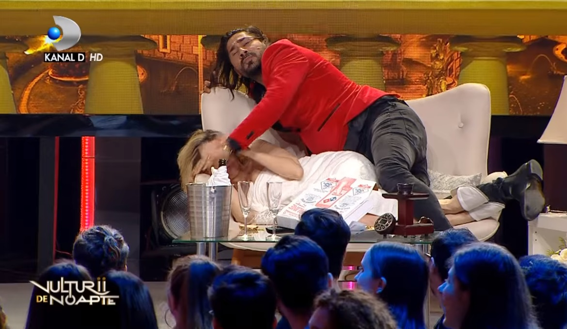 Și cu Răzvan cum rămâne!? Lidia Buble, filmată în brațele lui Connect-R