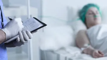 Femeia din Mureş împuşcată de un poliţist în misiune va fi trezită treptat din coma indusă