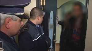 Râzi cu lacrimi! Cum au reacționat doi polițiști din București, după ce un bărbat și-a reclamat soția că nu vrea să îi dea jumătate din banii pierduți la păcănele