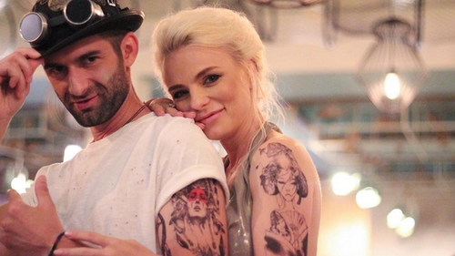Transformarea radicală la care au recurs Jojo şi Paul Ipate. Nu ţi-ai fi imaginat-o niciodată pe Jojo, tatuată! Cum arată vedeta