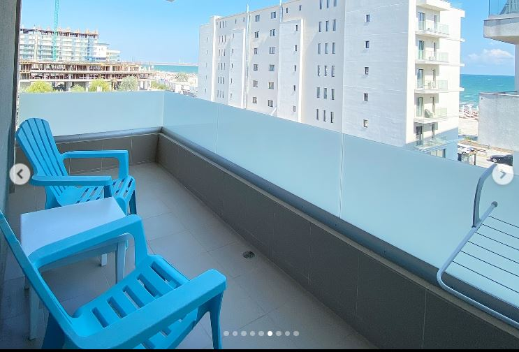 Cum arată apartamentul lui Cabral de la malul mării? Îl vinde complet mobilat şi utilat