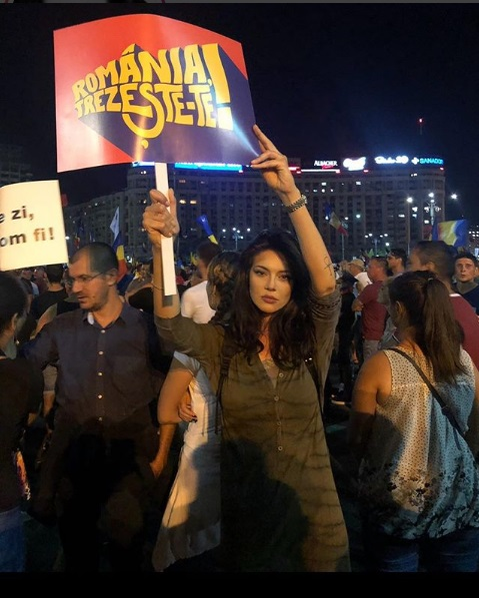 Incidente in prima zi de proteste a romanilor din diaspora fata de guvernul PSD, in Piata Victoriei, vineri, 10 august 2018. Protestatarii cer eliminarea politicienilor cu probleme penale ?i alegeri anticipate. Inquam Photos / Adel Al-Haddad