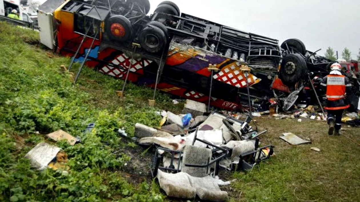Incă un accident de autocar a indoliat o tara intreaga: peste 35 de oameni au murit si 40 sunt grav răniti