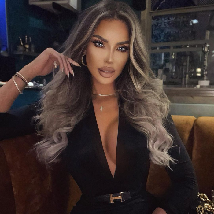 Bianca Drăguşanu cu ochii în lacrimi la TV. Ce a povestit blondina despre copilăria sa