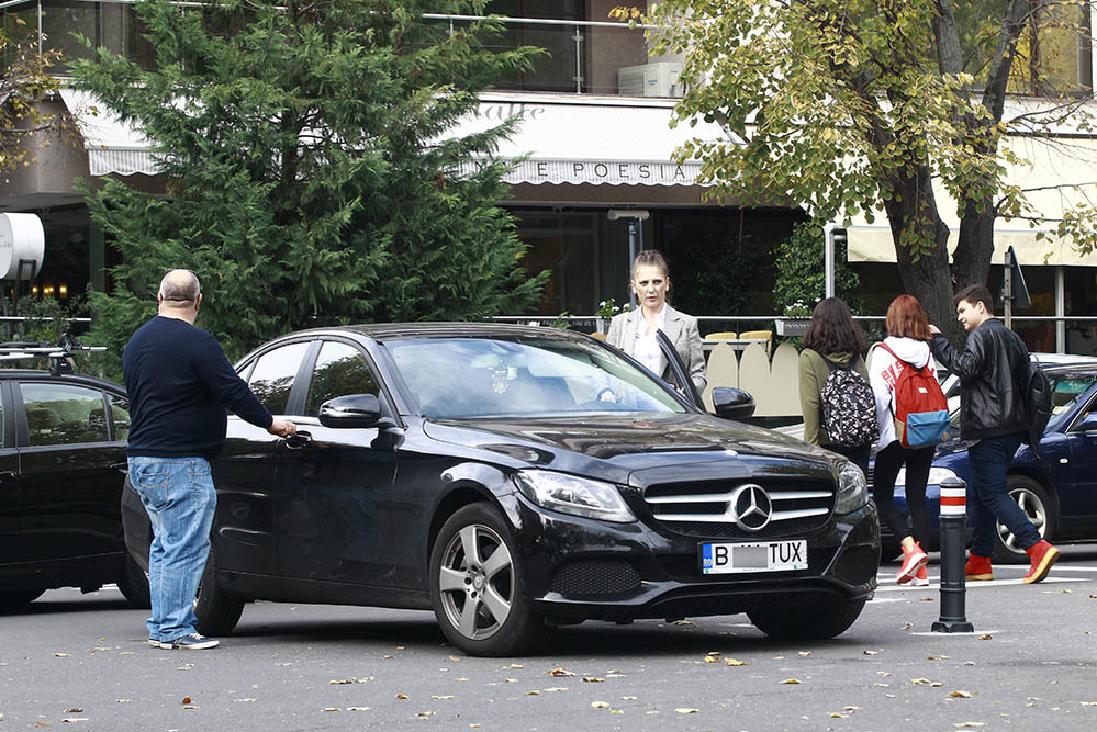 Ana Maria Varvara se urcă la volanul Mercedes-ului ei