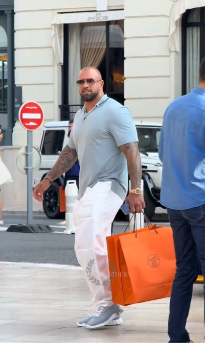 Alex Bodi a lovit la capitoul imagine, la Monaco (Foto: Instagram)