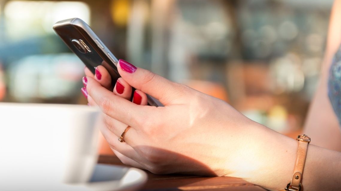 Cum s-a răzbunat o româncă pe o femeie care a vrut să-i spargă contul de Instagram: "Să îmi spui de pe care card să îţi dau"
