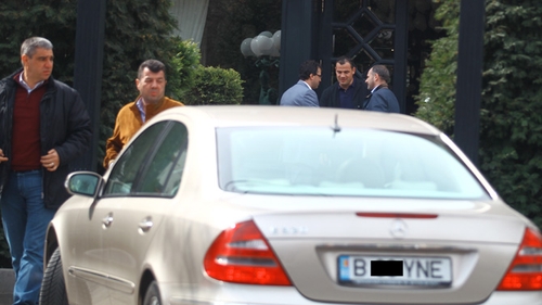 Iftimoaie isi rememoreaza luptele in fata restaurantului!