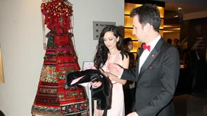 Exemplu de eleganta si bun gust. Olivia Steer l-a insotit pe Andi Moiescu la un eveniment cu staif. Vezi cum s-a imbracat!