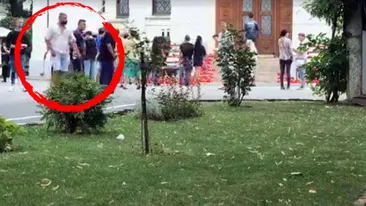 Incident la priveghiul Denisei! Un bărbat a agresat jurnalişti şi...