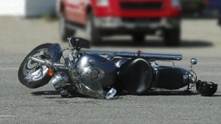 Un batran a fost lovit pe trecerea de pietoni  de un motociclist