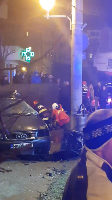 Accident mortal în Baia Mare! Un bărbat fără permis a spulberat o femeie aflată pe trotuar, după care s-a izbit cu mașina de un stâlp