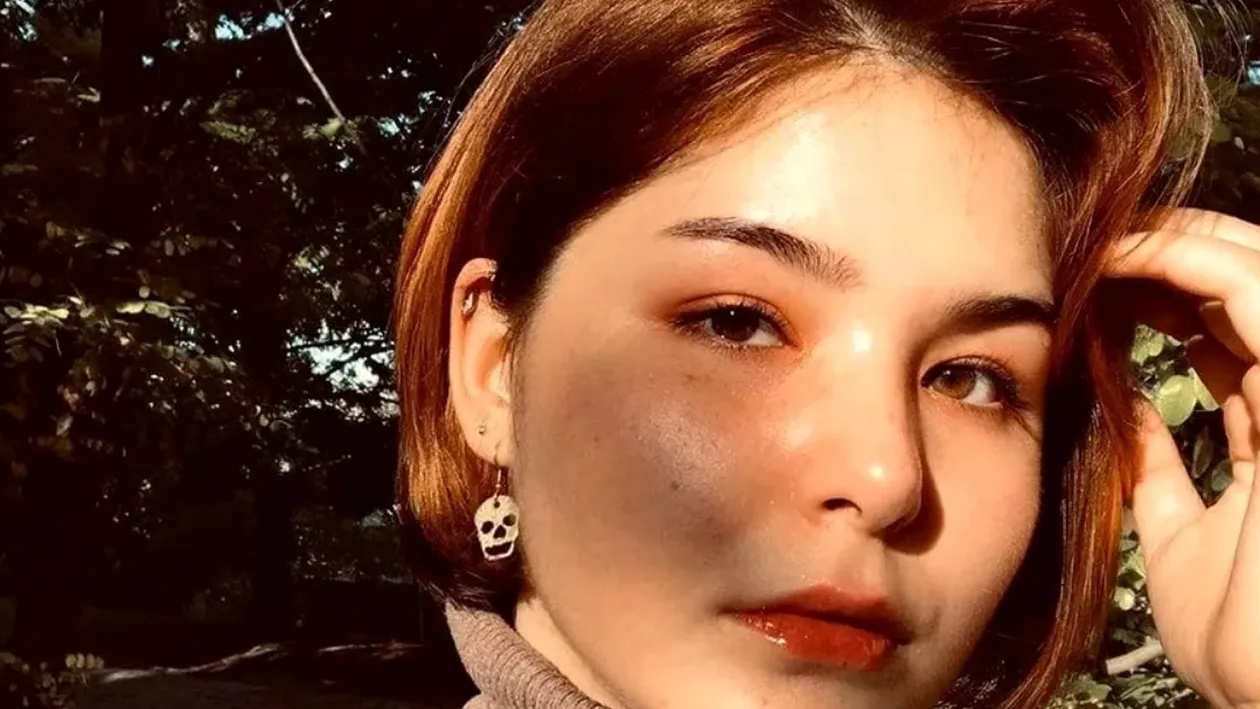 Drama unei eleve de 17 ani, după ce s-a infectat cu noul coronavirus: ”Parcă îmi dădea cineva cu bormaşina în cap. Am avut peste 80 de simptome”