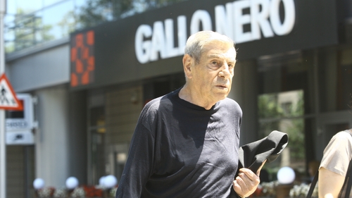 Durerea unui mare actor! Tras pe dreapta, Mitica Popescu inca mai asteapta sa primeasca un semn de la TVR.