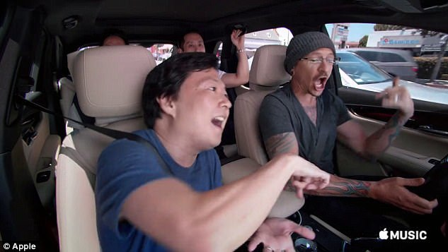 Ultimele imagini filmate cu puţin timp înainte să se spânzure! Nimeni nu se aştepta să îl vadă aşa pe CHESTER BENNINGTON