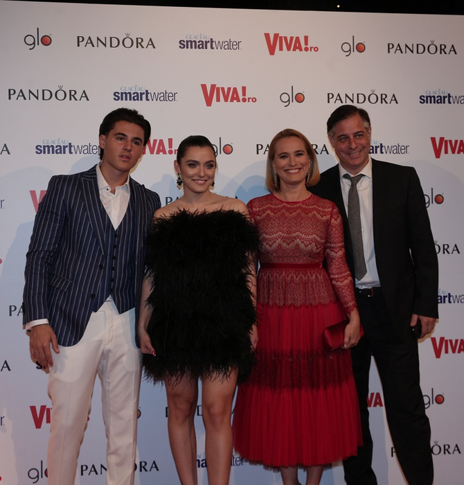 Alexia Eram, cea mai sexy apariție de la petrecerea VIVA! Cum a venit îmbrăcată fiica Andreei Esca