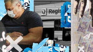 Cel mai mare falsificator de bancnote din plastic s-ar fi "lăcomit" și la documentele Registrului Auto Român. Anchetatorii au descoperit că...