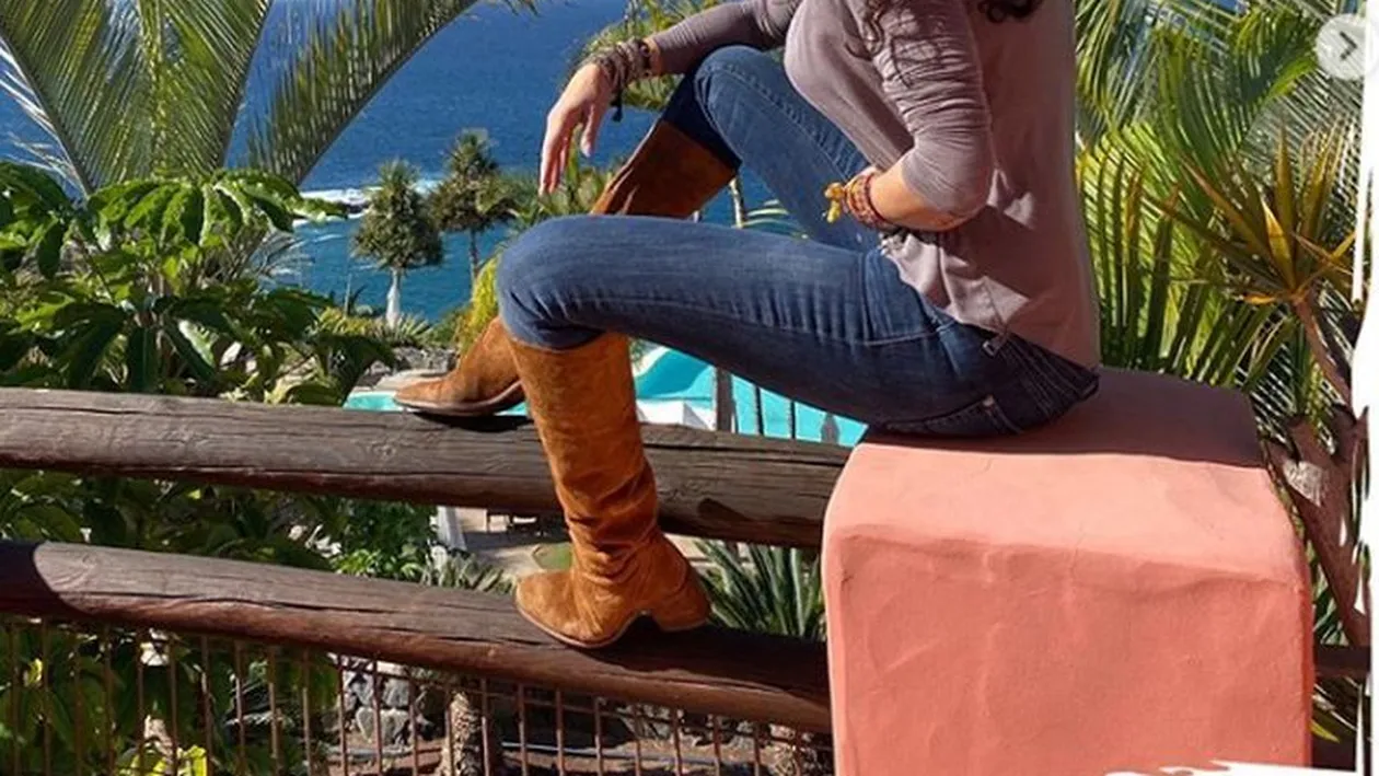 Mihaela Rădulescu, fără ruşine! S-a pozat aproape goală şi a urcat imaginea pe internet: Perfecţiune