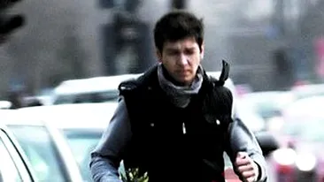 Iubitul Elenei Gheorghe se grabeste sa ofere flori altei femei