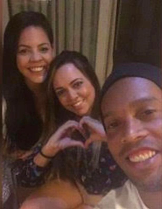 Ronaldinho se căsătorește: cu două femei! Nunta va fi în august. Sora fotbalistului nu va participa