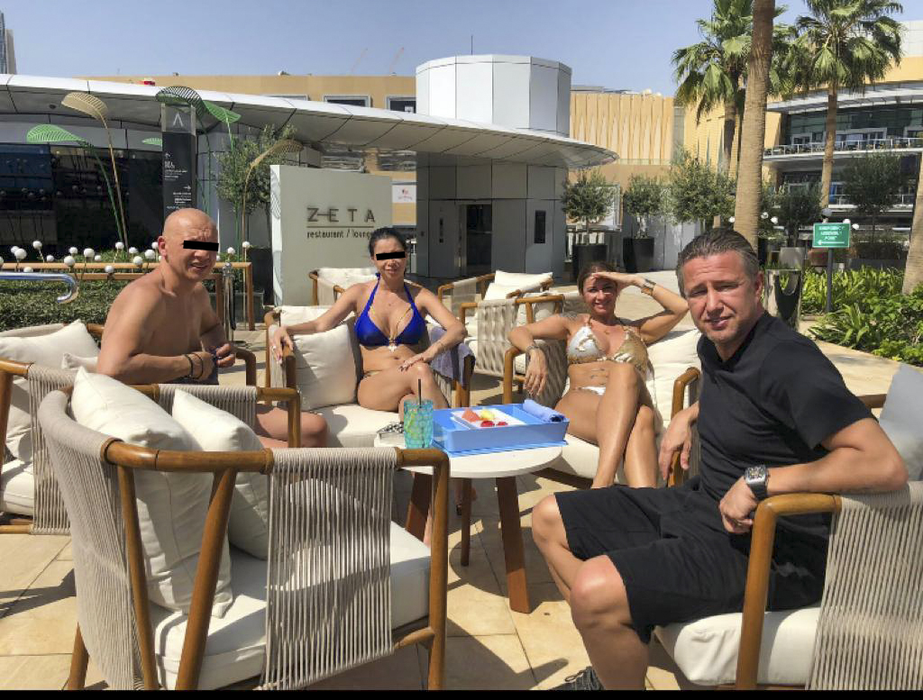 Laurențiu Reghecampf și Anamaria Prodan, alături de finii lor, în Dubai