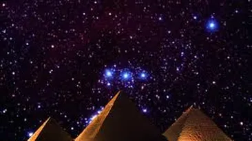 Pământul şi Universul se contopesc pe 21 decembrie! Planetele Mercur, Venus şi Saturn se aliniază perfect cu Piramidele din Giza