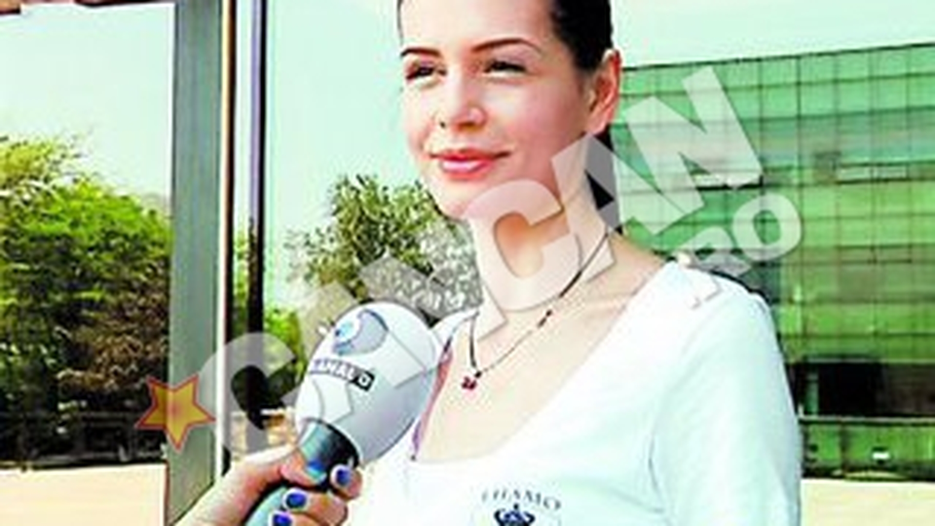 Monica s-a intors ieri in Romania, suparata ca fostul sot a refuzat vacanta in America: "Nu ma lasa sa-mi vad fiica, nu vrea sa ma vada fericita"