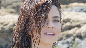 Inna s-a bucurat mai ceva ca un copil! Aflata in Ibiza, artista a avut o reactie inedita atunci cand a intrat in apa marii