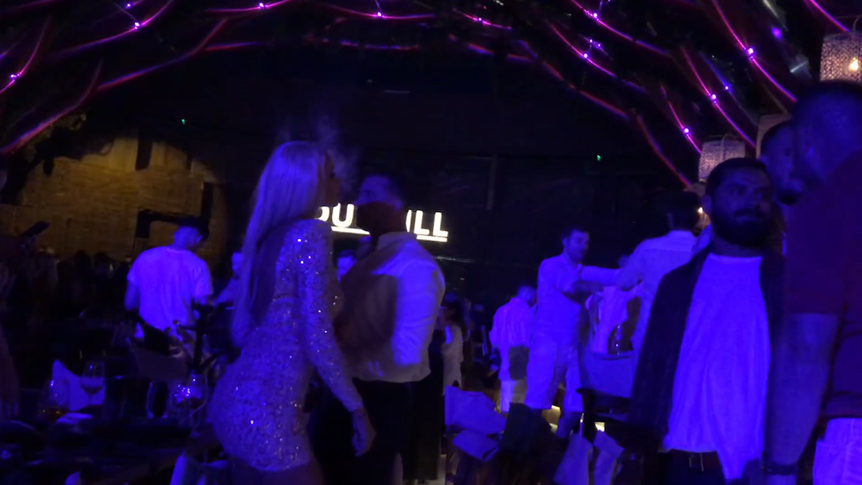 Bianca Drăgușanu, mișcări lascive în NUBA